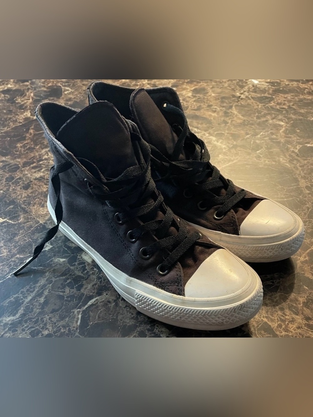 Converse Chuck Taylor All Star 2 Mid-Top Black/White Sneaker size 6Men / 8Women - Picture 1 of 11